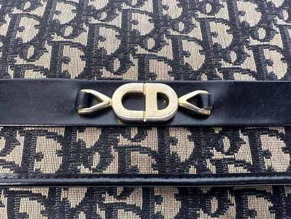 CHRISTIAN DIOR
Shoulder bag with chain in...