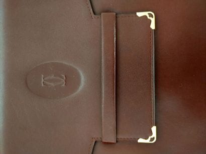 CARTIER Paris
Must briefcase in burgundy...