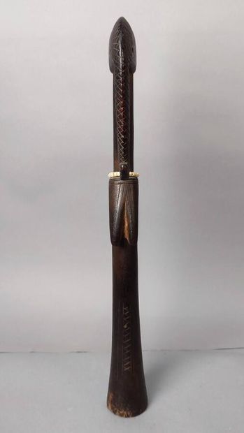 MOSSI, Burkina Faso.
Bois sculpté et scarifié,...