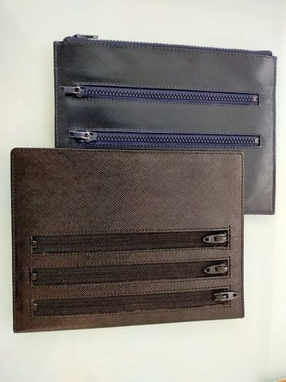 GUCCI
Two black leather card pockets