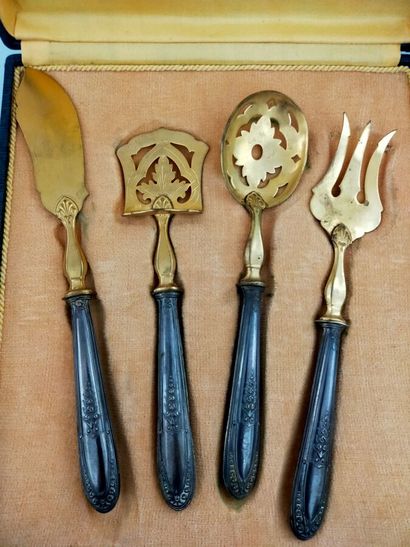 Box of four hors d'oeuvre cutlery with silver...