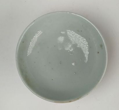 Service japonais en porcelaine, composé de...