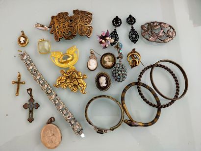 Lot of costume jewelry