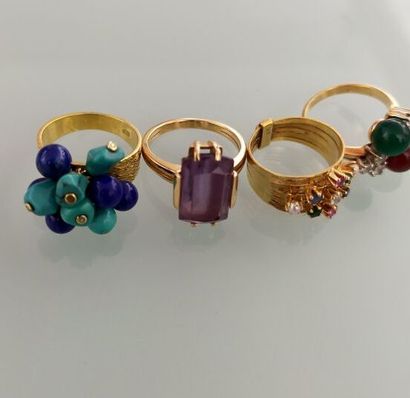 Lot of four yellow gold rings set with colored...