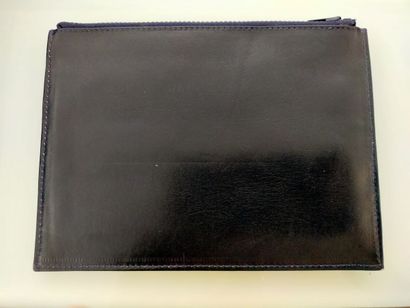 GUCCI
Two black leather card pockets