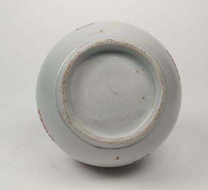 Ensemble de trois céramiques, dont : 
Un...