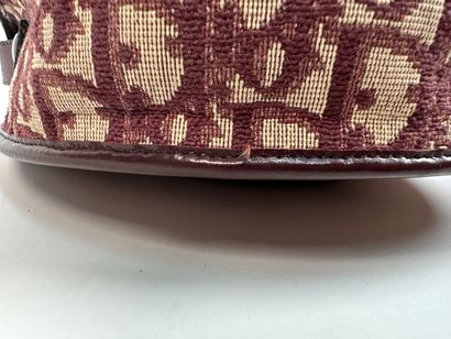 CHRISTIAN DIOR
Shoulder bag in signed canvas...