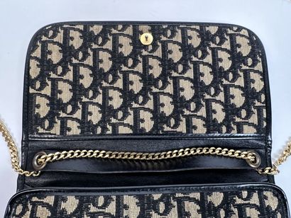 CHRISTIAN DIOR
Shoulder bag with chain in...