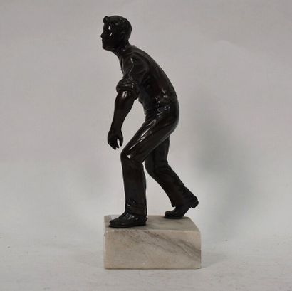BOWLING GAMES.
Bowling player.
Sculpture...