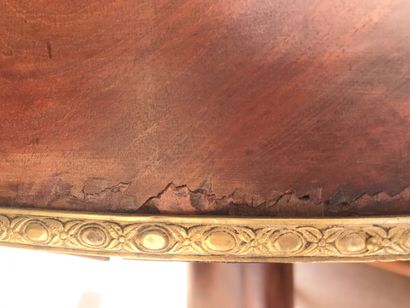 Small pedestal table in mahogany and mahogany...