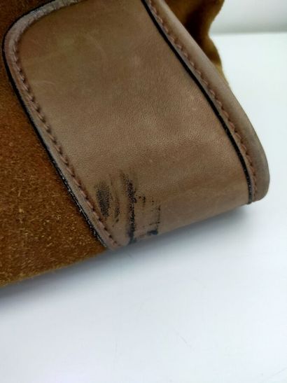 GUCCI
Brown leather travel bag
Height: 36...