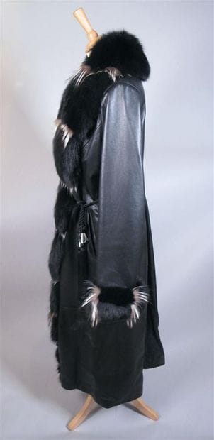 Italian work
Long black leather coat, collar,...