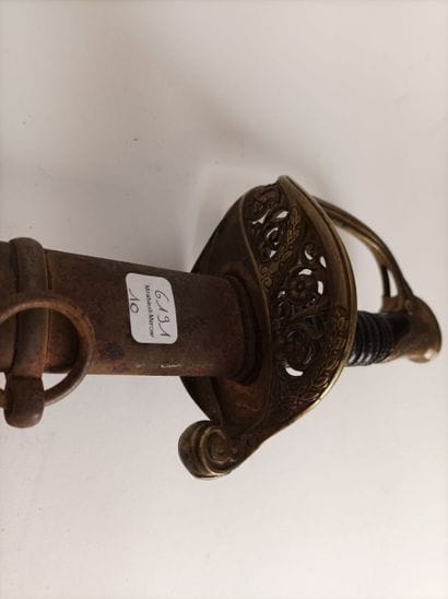 Sabre d'officier d'infanterie 
(Piqûres,...