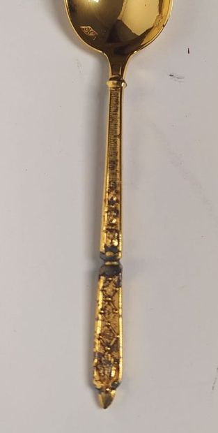 12 gilded silver mocha spoons
Weight : 115...