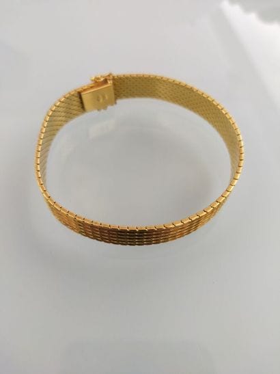 Flexible bracelet in 18k yellow gold
Weight...