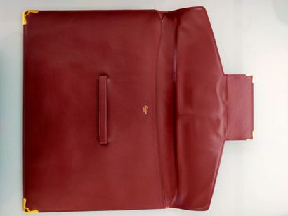 CARTIER Paris
Must briefcase in burgundy...