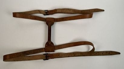 LOUIS VUITTON
Luggage rack in natural leather
Length...