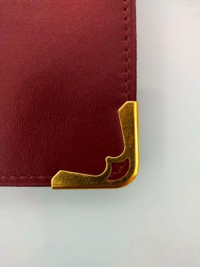 CARTIER Paris
Must briefcase in burgundy...