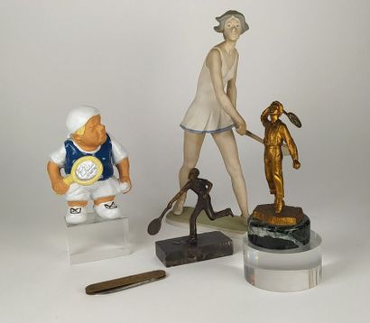 [tennis] lot :
- tennis player in glazed...