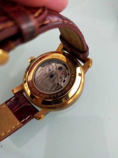 BUCHNER BOVALIER
Round men's watch made of...
