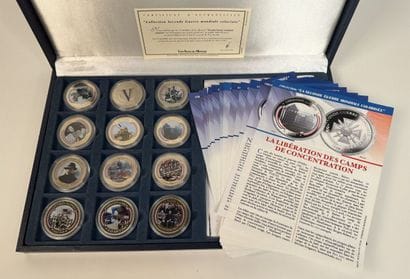 Box of 12 medals, World War II colored collection,...