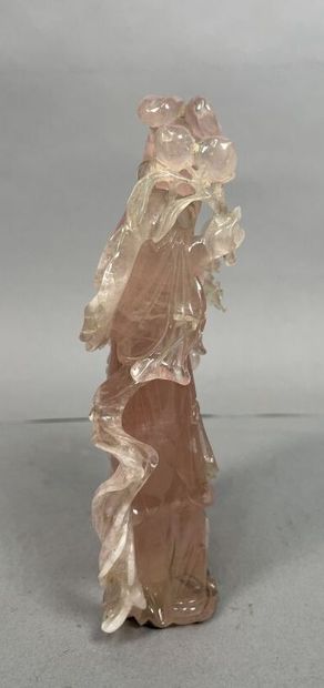 CHINE XXème
Déesse en quartz rose, deux personnages
Haut....