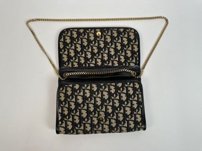CHRISTIAN DIOR
Shoulder bag with chain in...