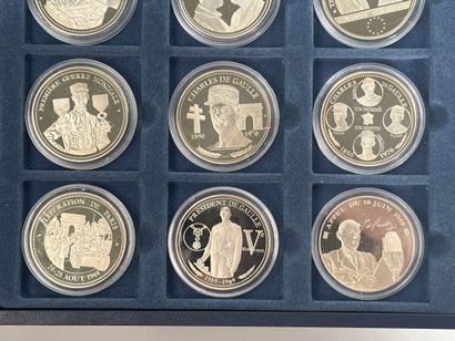 Box of 12 medals, Charles de Gaulle collection,...