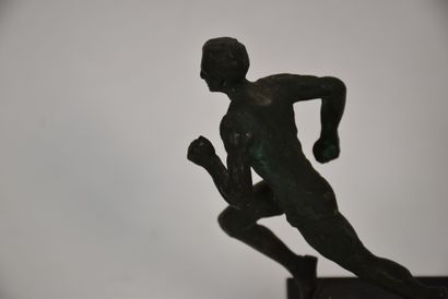 RUNNING
Long distance runner.
Sculpture in...