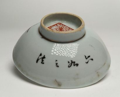 Service japonais en porcelaine, composé de...