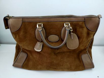 GUCCI
Brown leather travel bag
Height: 36...
