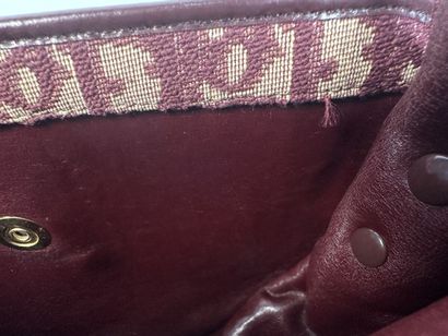 CHRISTIAN DIOR
Shoulder bag in signed canvas...