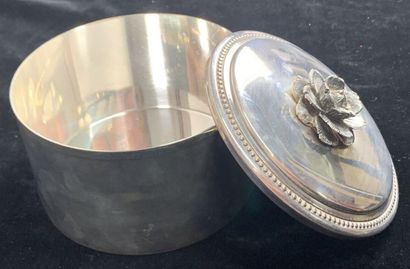 Candy box in silver plated metal