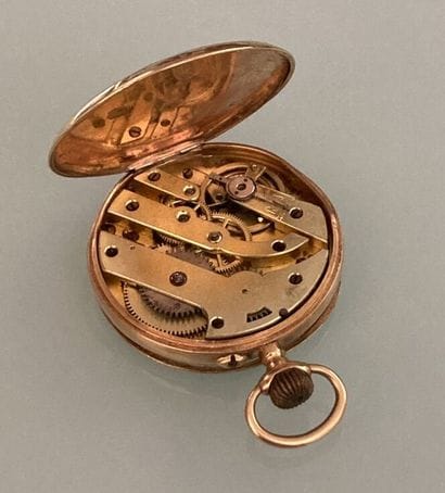 18k yellow gold collar watch
Monogrammed
Gross...