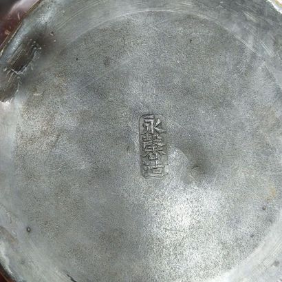 Ensemble de trois céramiques, dont : 
Un...