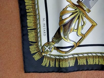 GUCCI 
Silk square 

MAUPETIT silk square...