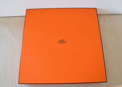 HERMES Paris
Large round porcelain dish :...