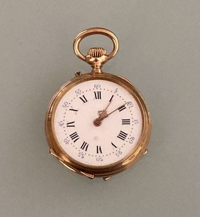 18k yellow gold collar watch
Monogrammed
Gross...