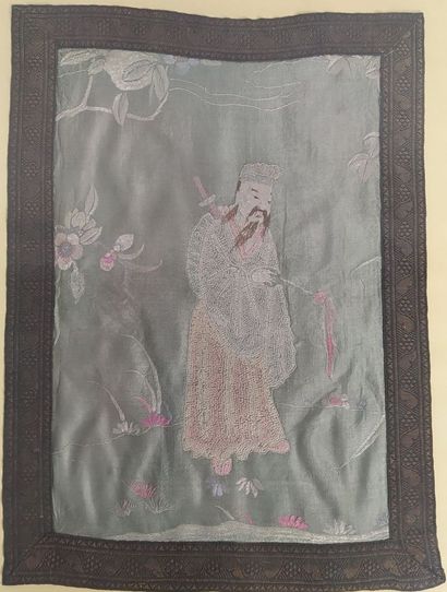 CHINE
Broderie sur soie : lettré
Haut. :...