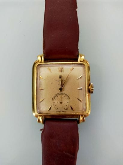 ROLEX
Rectangular men's watch in 18K yellow...