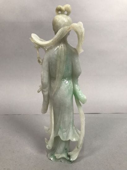 CHINE
Déesse en jade 
Haut. : 23 cm. 