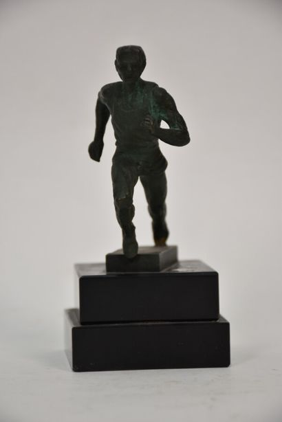 RUNNING
Long distance runner.
Sculpture in...