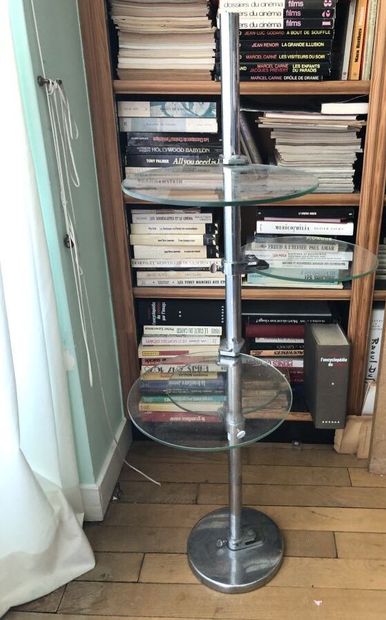 Set comprising a modern chrome-plated metal...