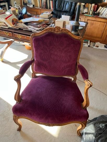 Pair of armchairs with Queen's back, wine-red...