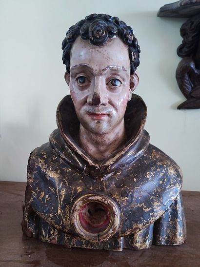 Chef-reliquaire en bois sculpté polychrome...