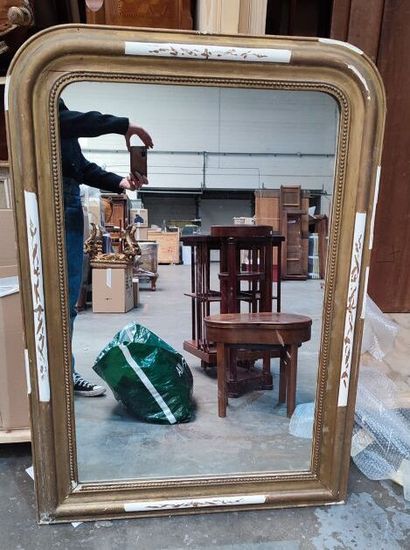 Wood and gilded stucco mirror
(missing)
Height...