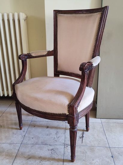 Set of mismatched armchairs: a cabriolet...