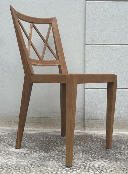 Waxed oak cross-beam chair with sloping back...