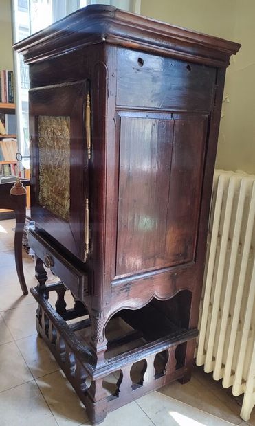 Small cabinet in wood and armorial brass...