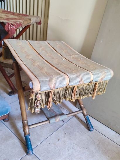Set comprising three folding legs, a small...